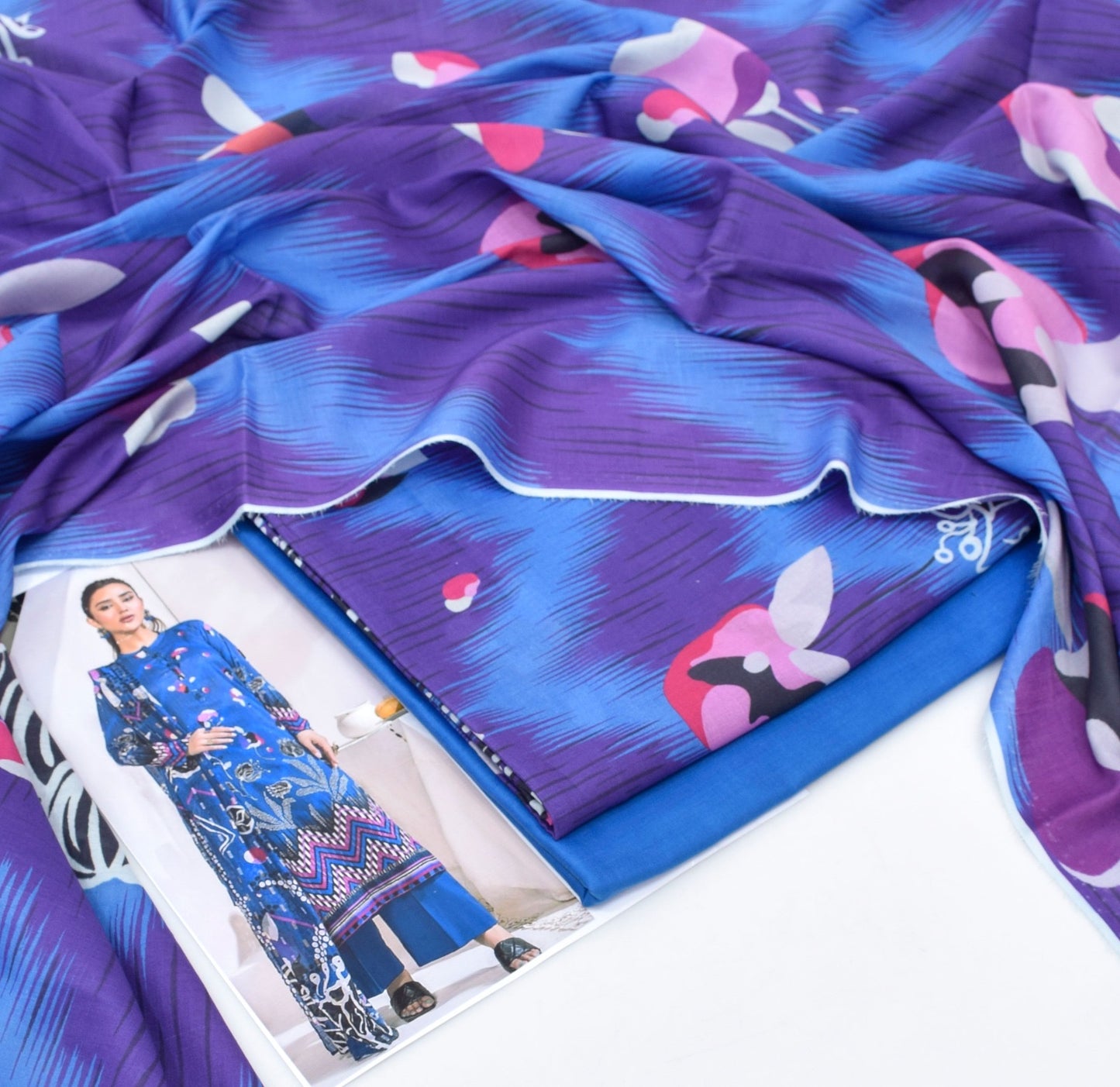 Elegant Printed Lawn 3 Piece Lawn Suit