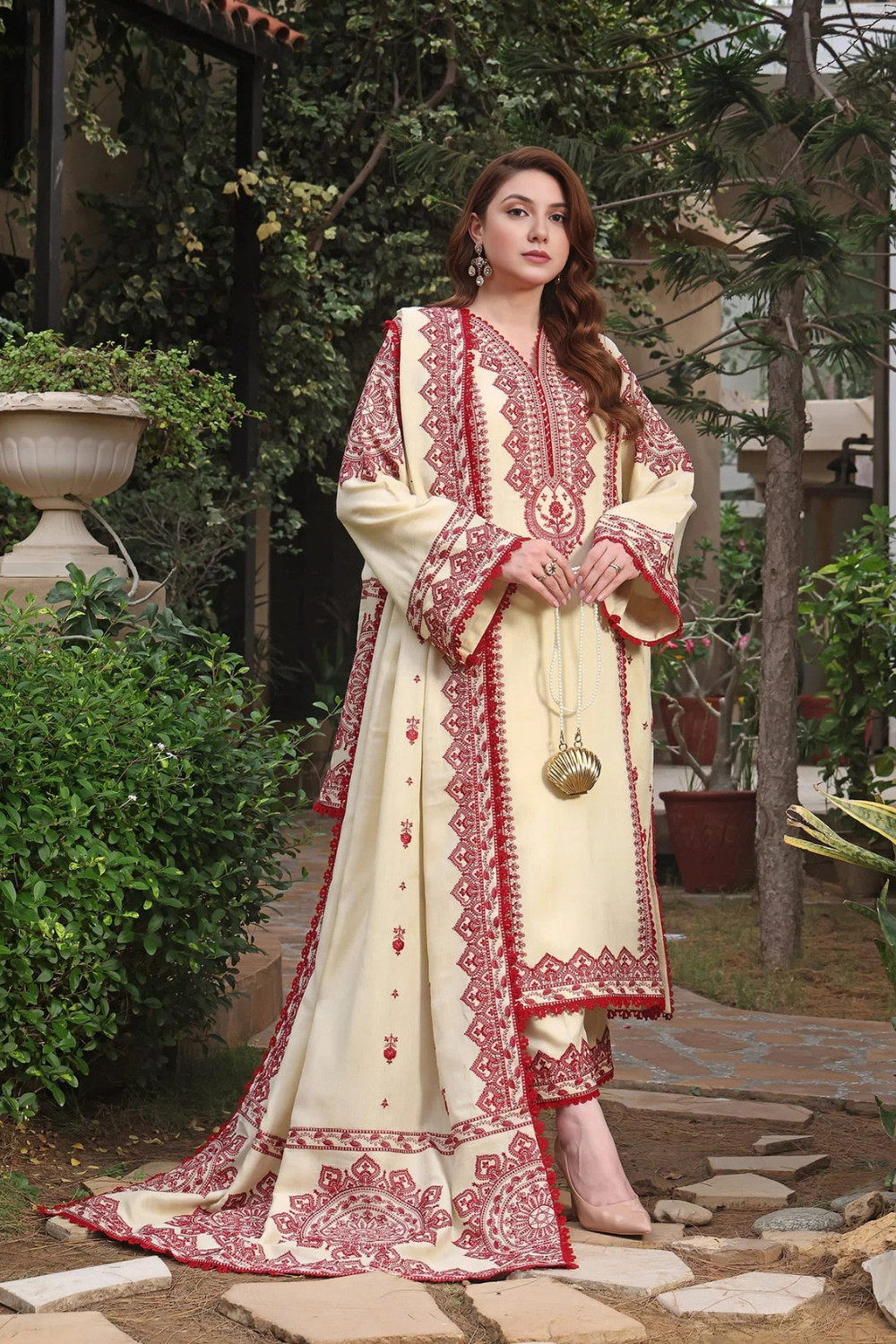 Summer Bloom β Embroidered Lawn