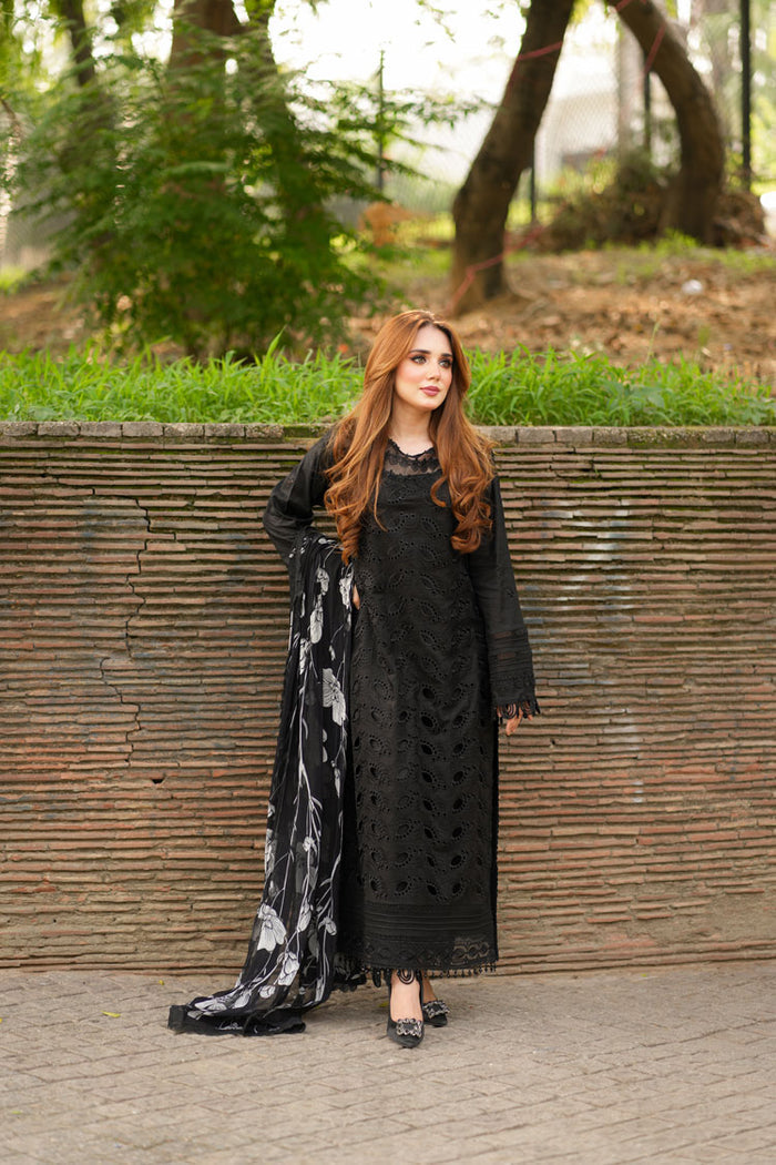 Summer Bloom – Embroidered Lawn